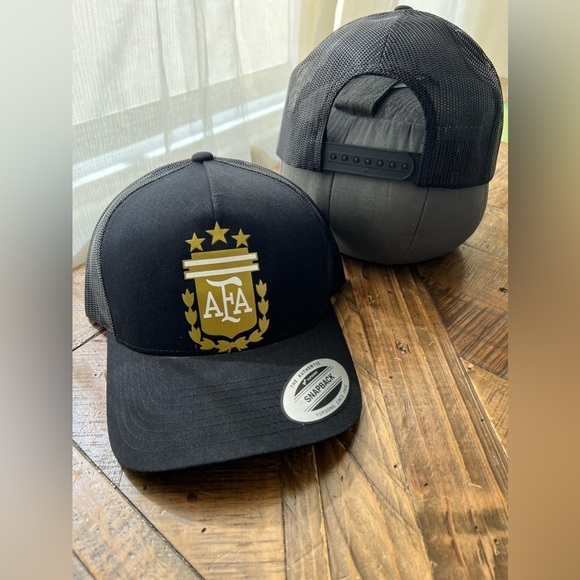 New 2024 Argentina 3 stars, black trucker hat Leo Messi #10 - Picture 5 of 7